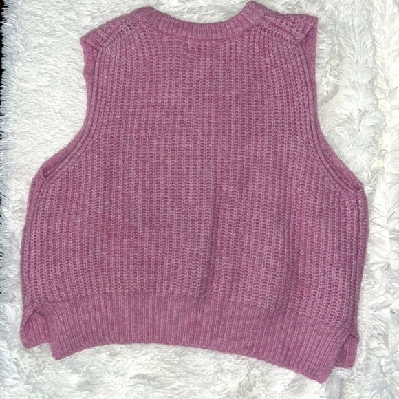 UNIVERSAL THREAD SWEATER VEST - Picture 2 of 6